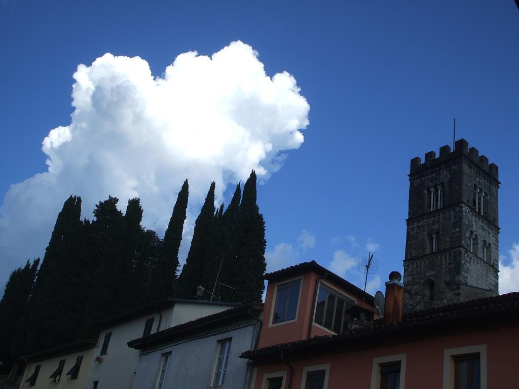 Отель Nel Cielo... Di Барга Экстерьер фото